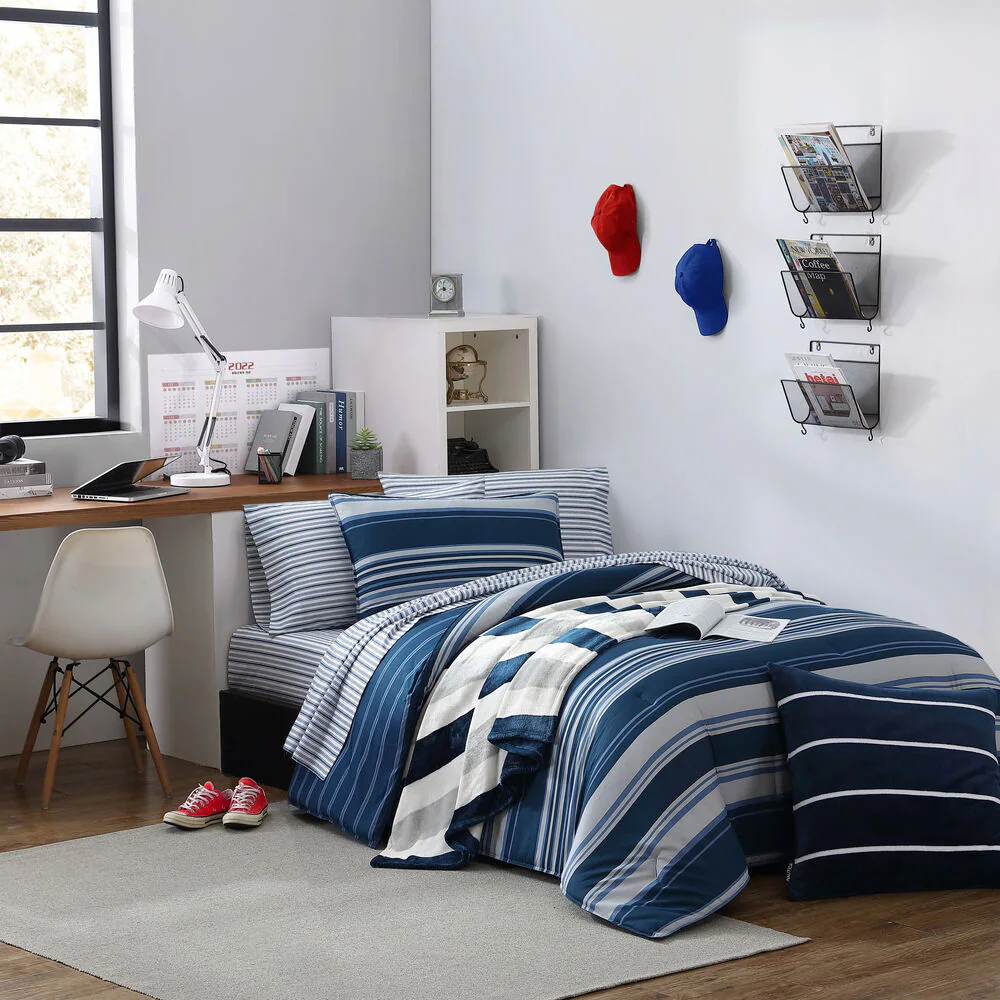 LAKEVIEW KING REVERSIBLE COMFORTER AND SHAM SET 9 LAKEVIEW KING REVERSIBLE COMFORTER AND SHAM SET