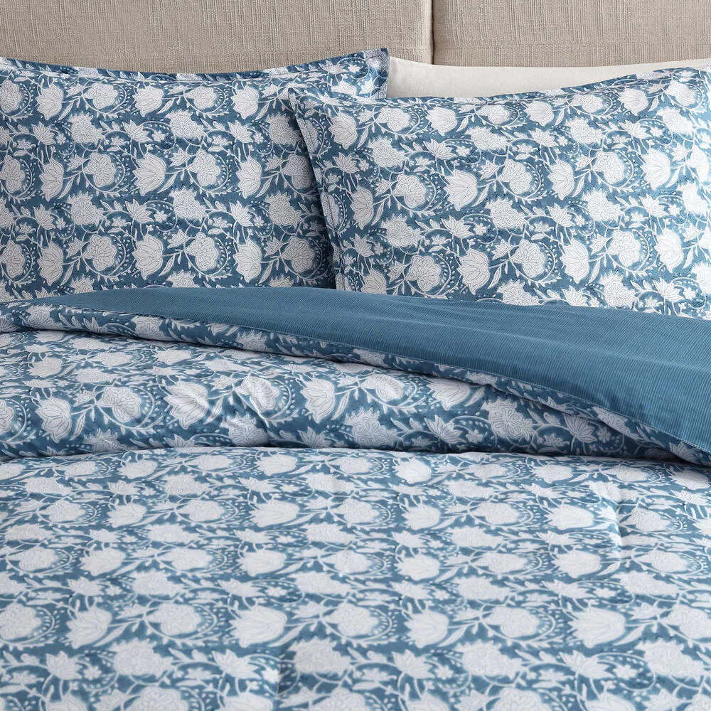 Bayport Floral Blue Full/Queen Comforter Set 7 Bayport Floral Blue Full/Queen Comforter Set