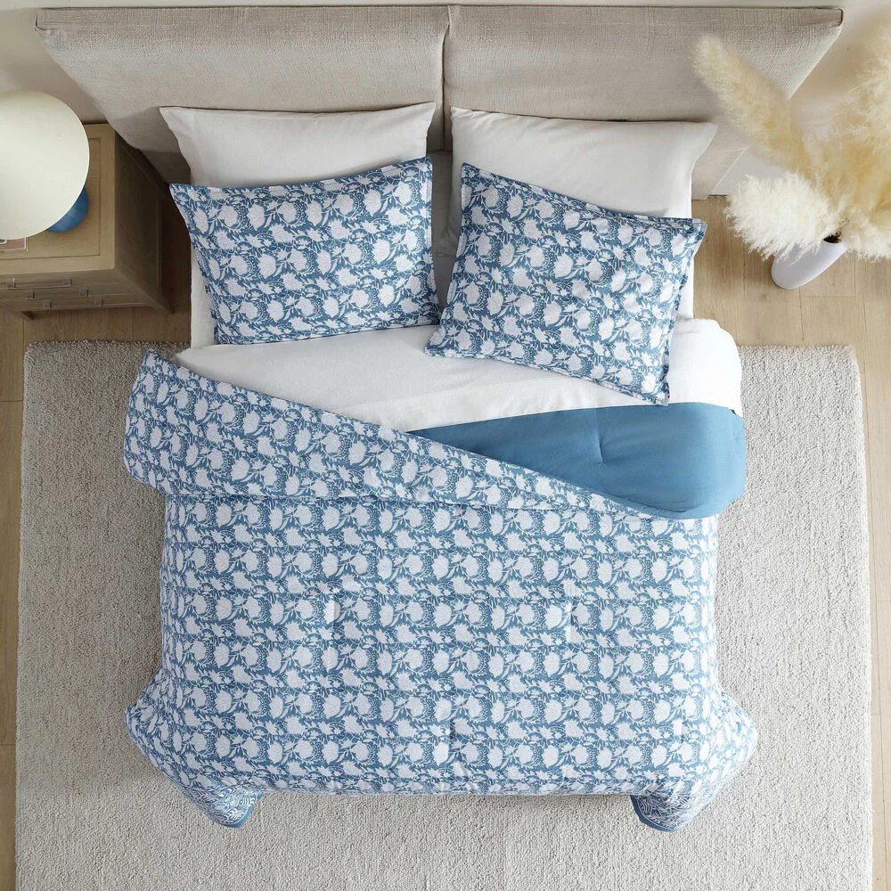 Bayport Floral Blue Full/Queen Comforter Set 8 Bayport Floral Blue Full/Queen Comforter Set