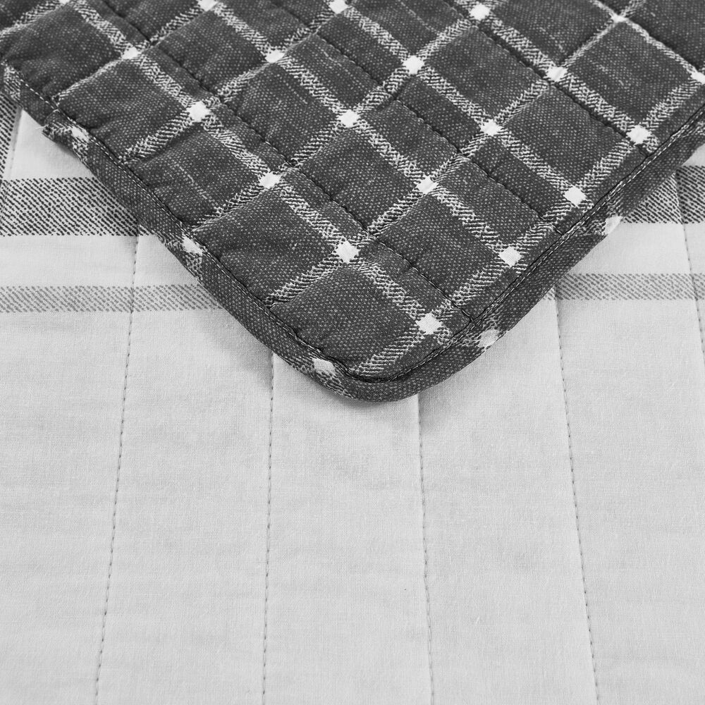 FLEETVILLE FULL/QUEEN QUILT AND SHAM SET 2 FLEETVILLE FULL/QUEEN QUILT AND SHAM SET