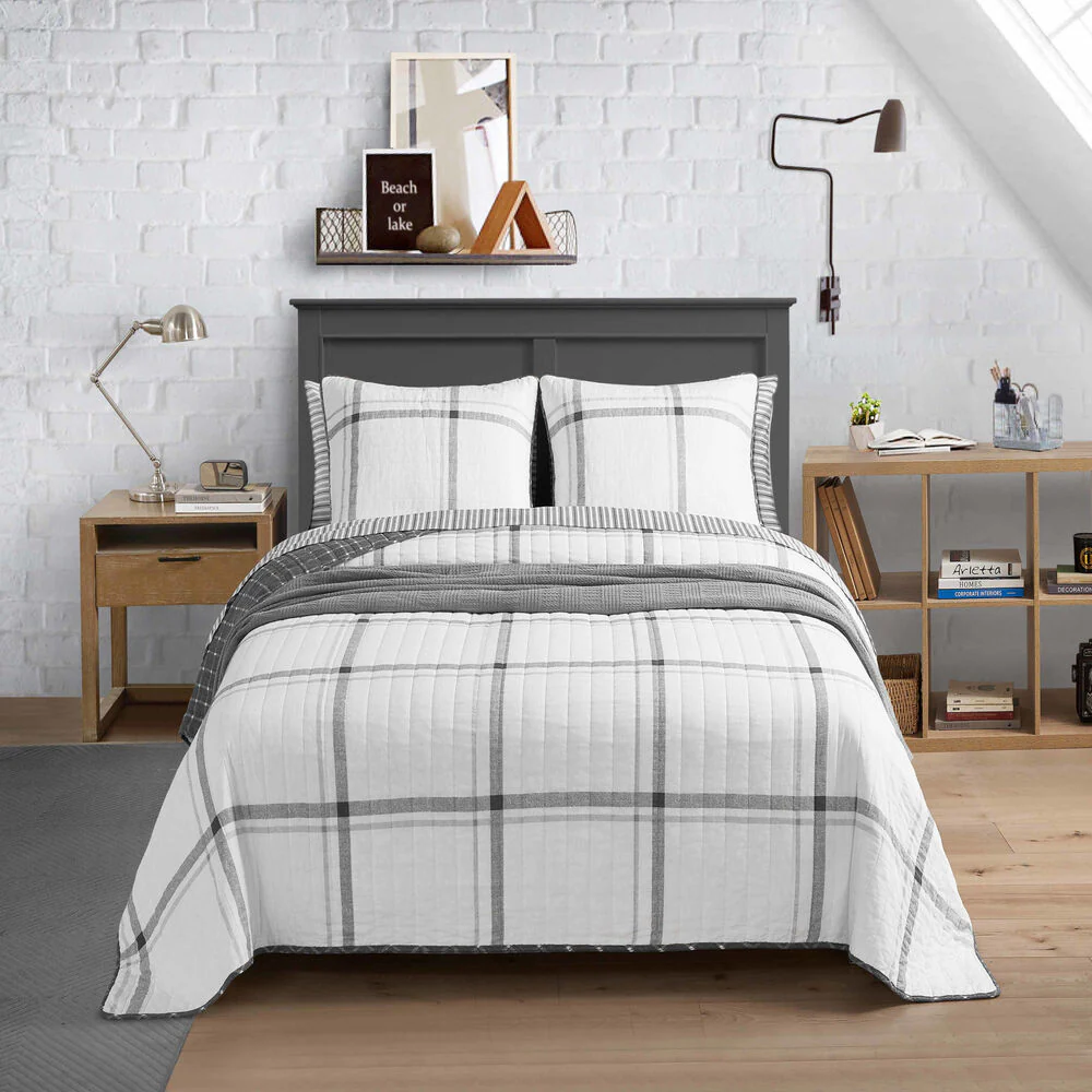 FLEETVILLE FULL/QUEEN QUILT AND SHAM SET 4 FLEETVILLE FULL/QUEEN QUILT AND SHAM SET