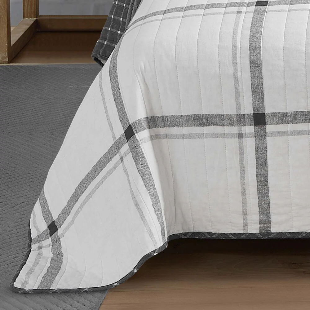 FLEETVILLE FULL/QUEEN QUILT AND SHAM SET 9 FLEETVILLE FULL/QUEEN QUILT AND SHAM SET