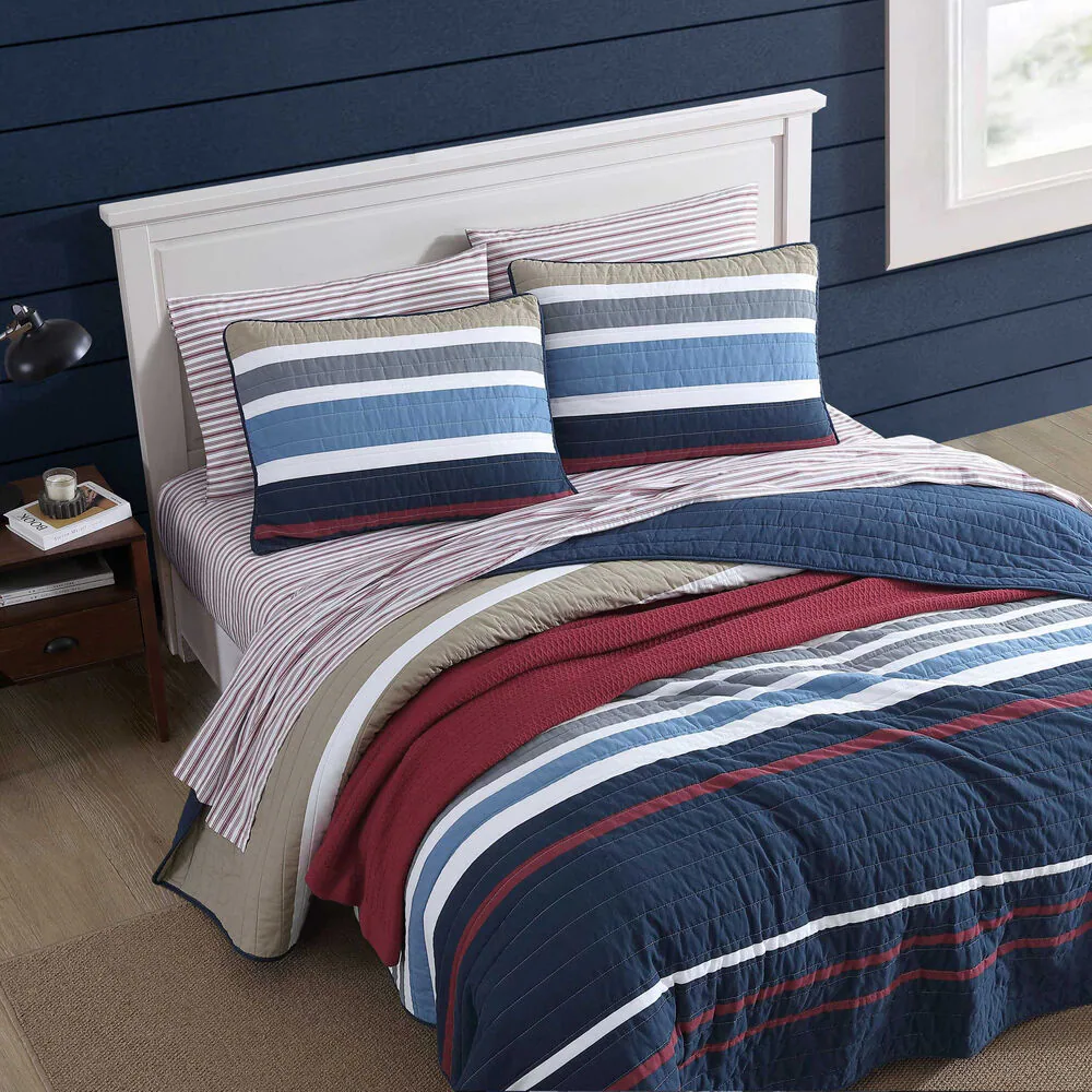 Bradford Navy Twin Quilt & Sham Set