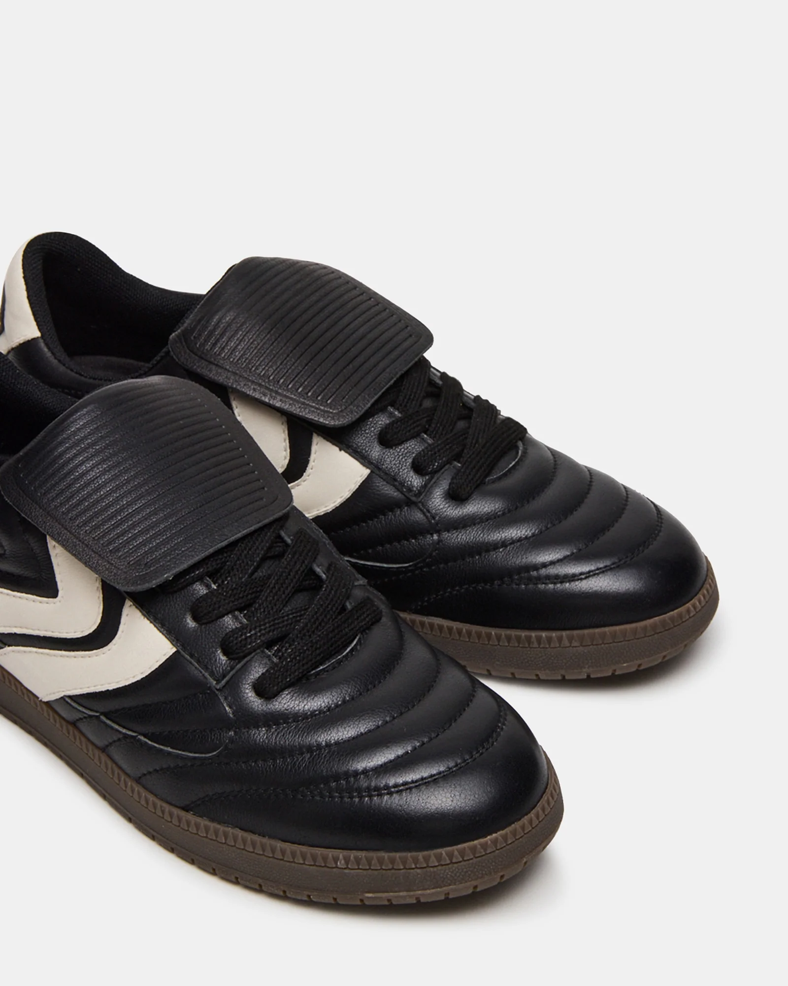 Janos Black Leather 4 Janos Black Leather