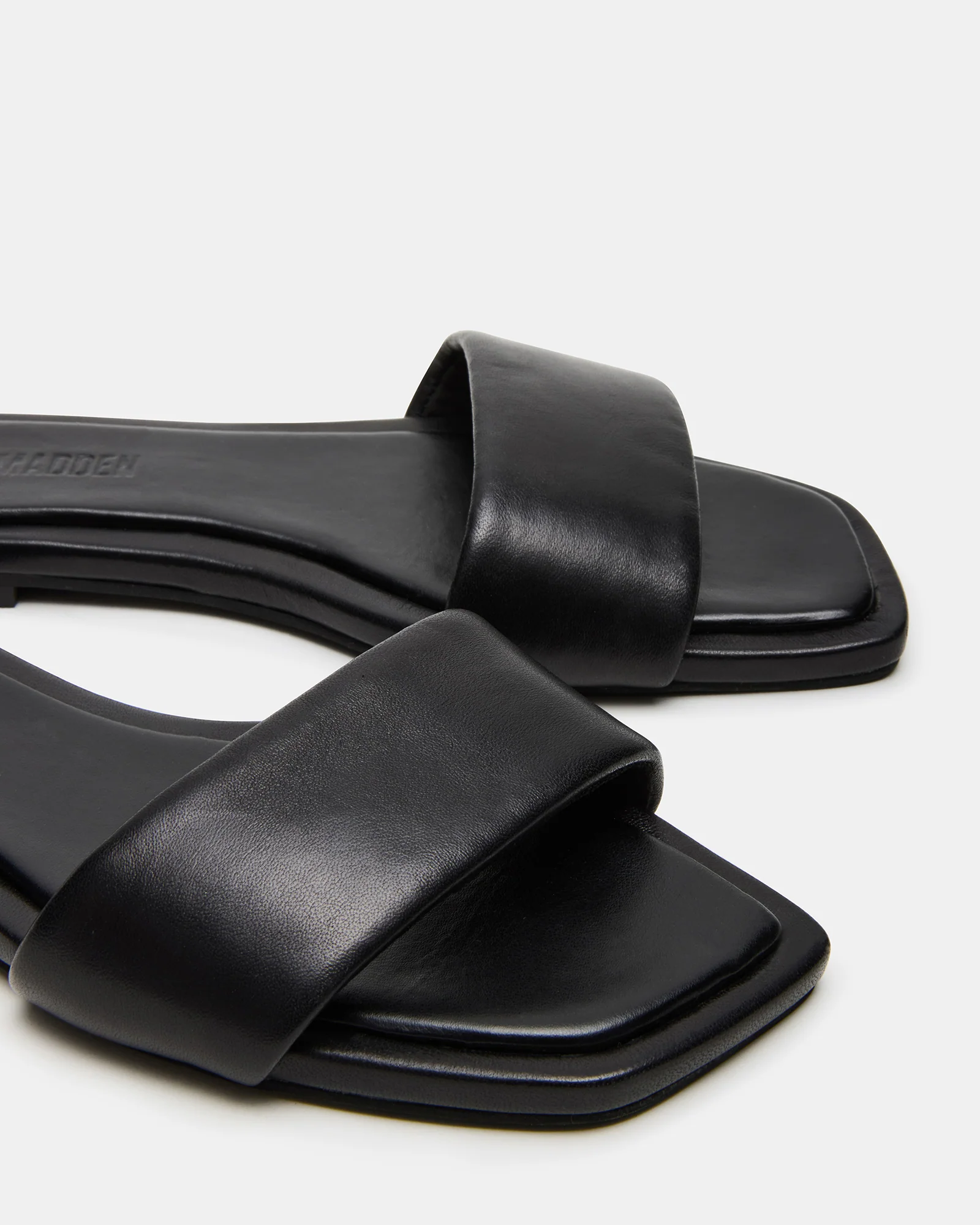Lumina Black Leather 4 Lumina Black Leather