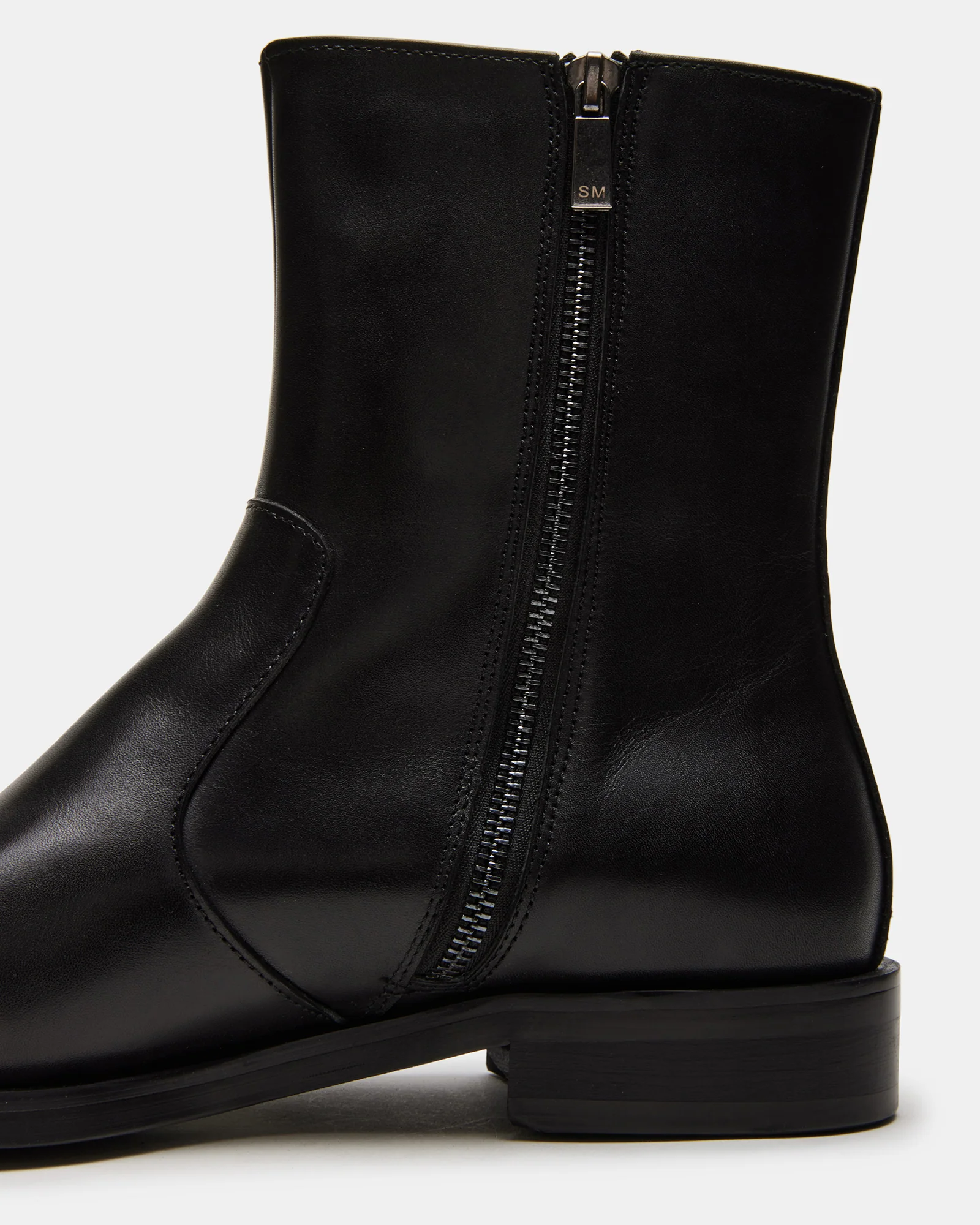 Kanna Black Leather 3 Kanna Black Leather